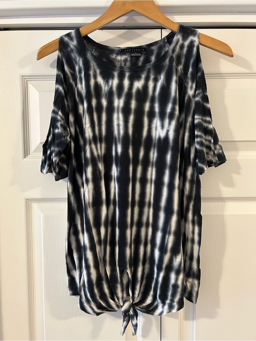 Sanctuary Cold Shoulder Tie-Dye Knot Front Women’s Top - L - Black & White